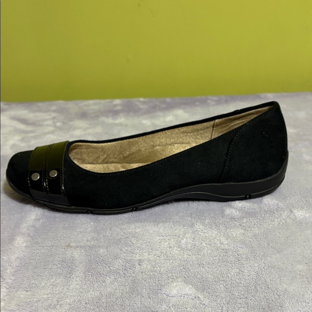 Life Stride Black Flats with Patent Accents - Picture 5 of 8